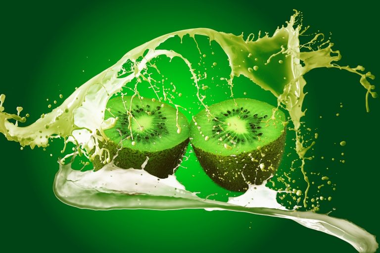 Kiwi frutto miracoloso: proprietà, benefici e controindicazioni