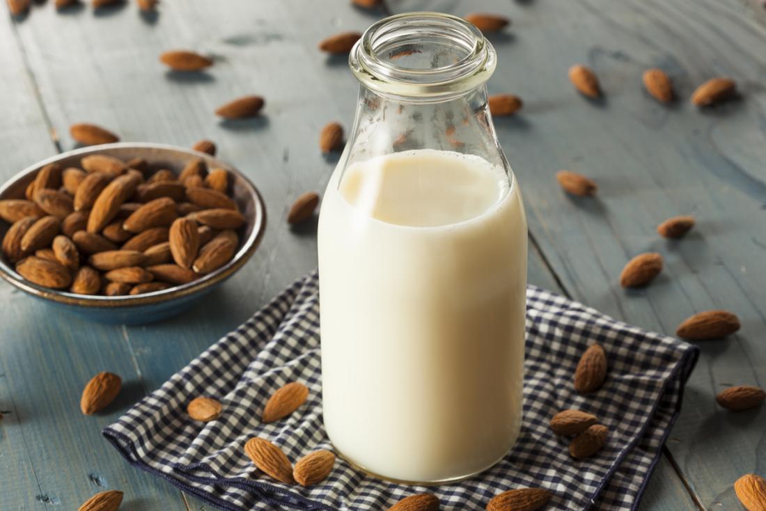 Latte di mandorle vegetale fai da te