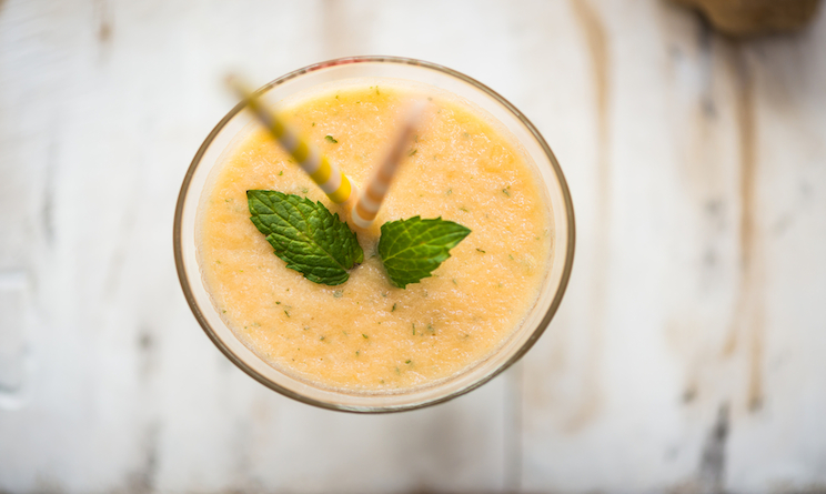 Pancia piatta: come fare per eliminare il grasso addominale, succo zenzero banana mirtilli