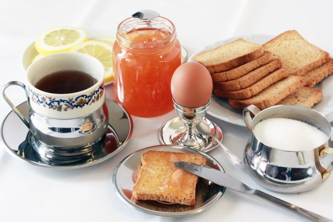 Colazione abbondante: il segreto per tenersi in forma e perdere peso, lo dice uno studio