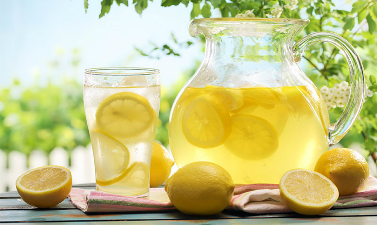 Acqua e limone bevanda benefici