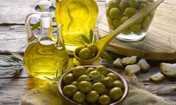 Olio d oliva per i capelli, le unghie e la pelle, tutti i benefici