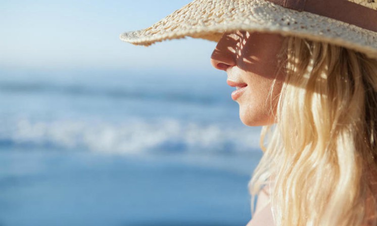 Come proteggere i capelli dal mare e dal sole, 5 consigli utili