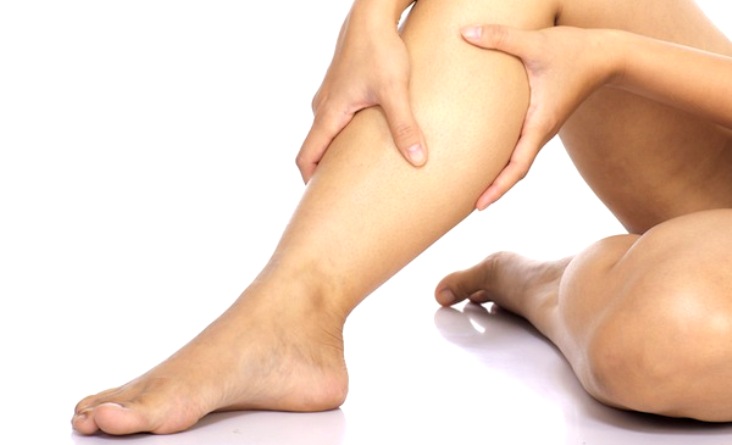 Gambe e pancia gonfie, come depurarsi e sgonfiarsi: alcuni consigli utili