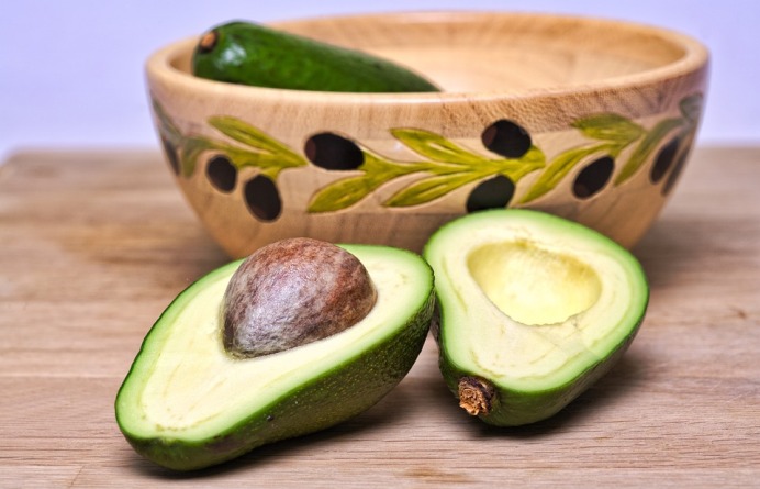 Olio di Avocado alleato di bellezza per pelle e capelli: proprietà e utilizzi