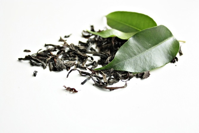 Tè verde proprietà, benefici e controindicazioni: tutto sulla bevanda considerata un medicinale naturale