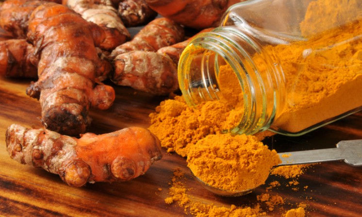 Curcuma: Proprietà, benefici, usi e qualche curiosità