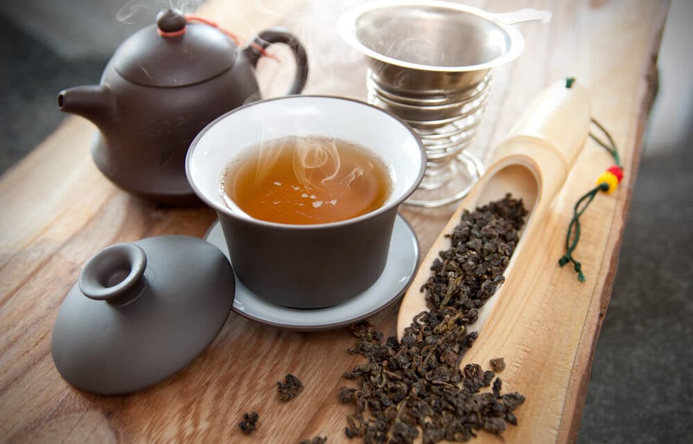 Tè oolong: cos’è, come consumarlo e alcuni consigli di benessere